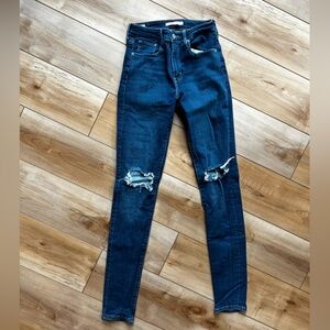 Levi’s high rise 712 skinny jeans